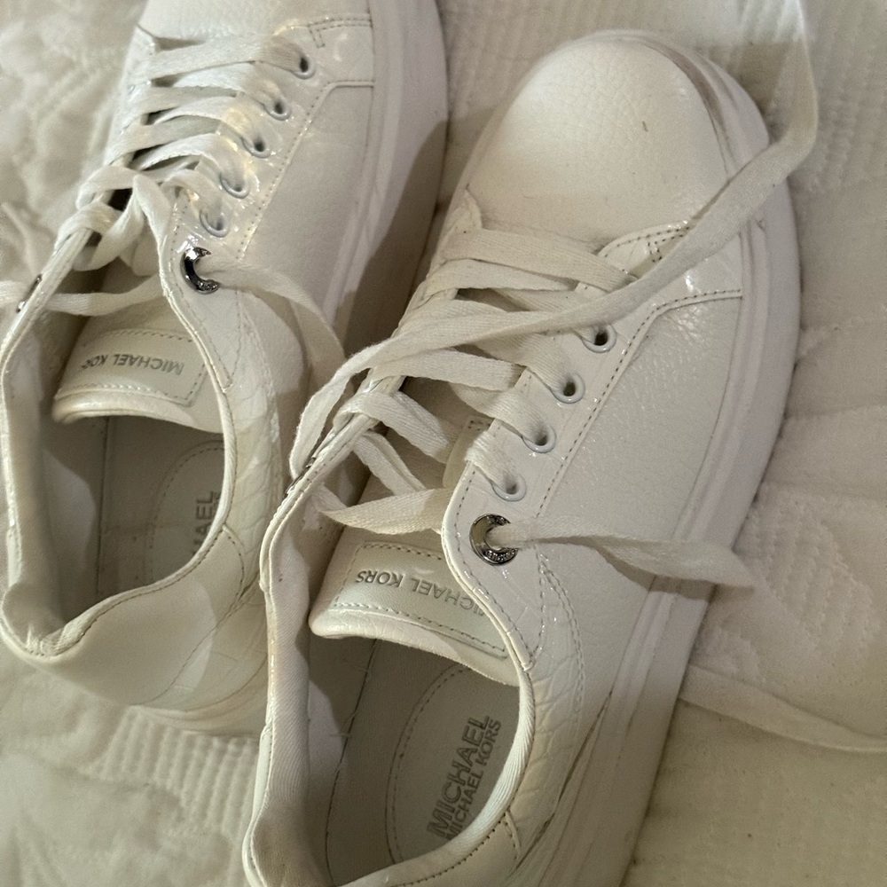 Michael Kors Off-White Leather Low-Top Sneakers